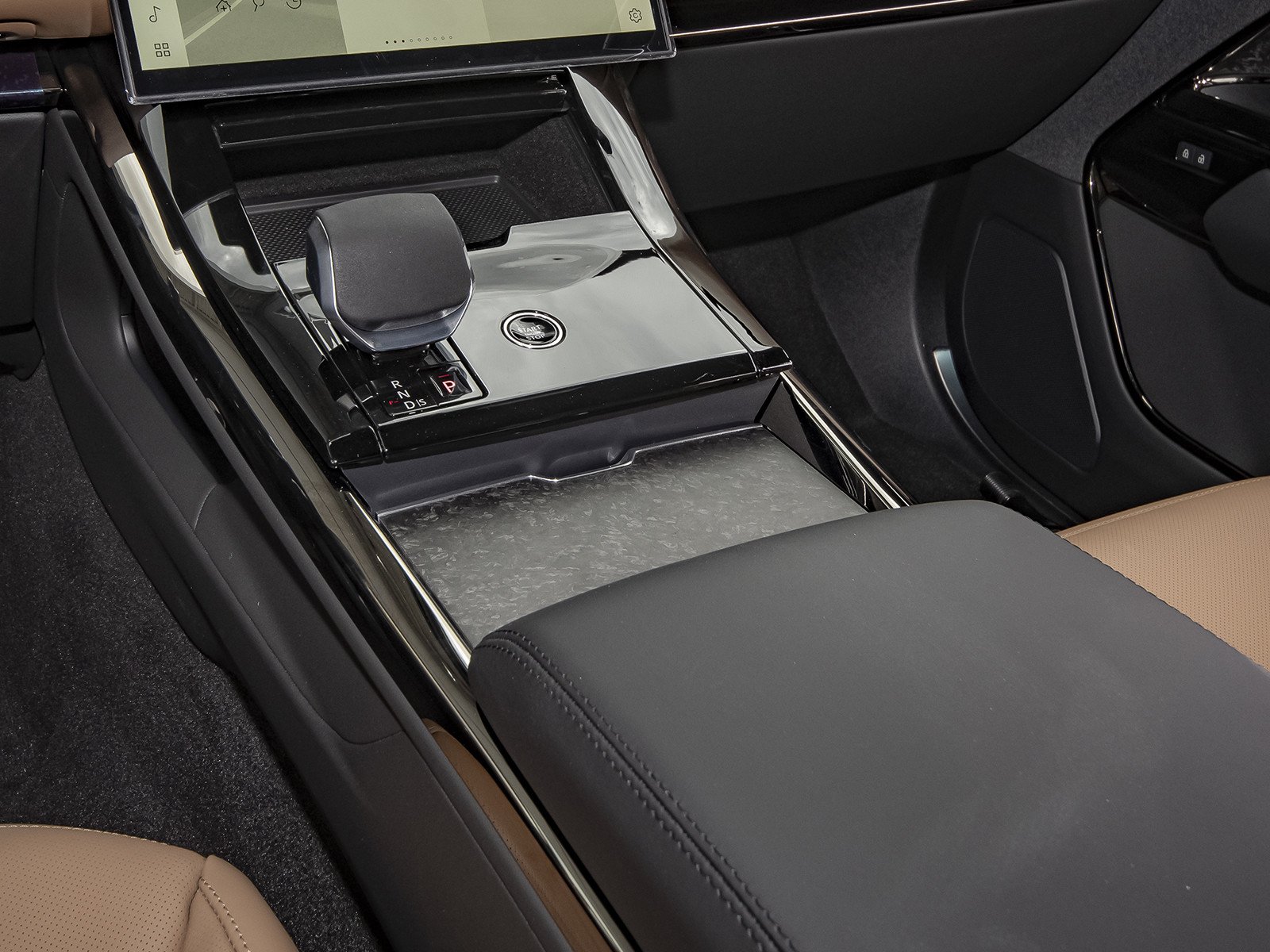 New 2026 Santorini Black Land Rover Dynamic SE image 25