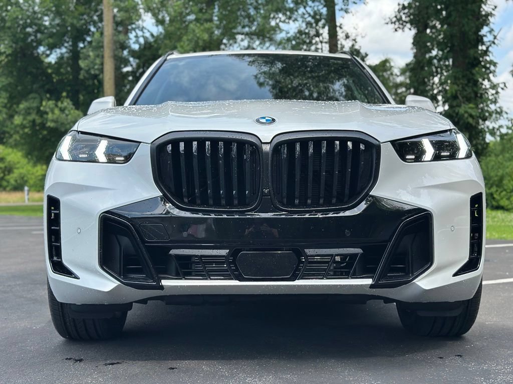 New 2026 Mineral White Metallic BMW xDrive40i image 2