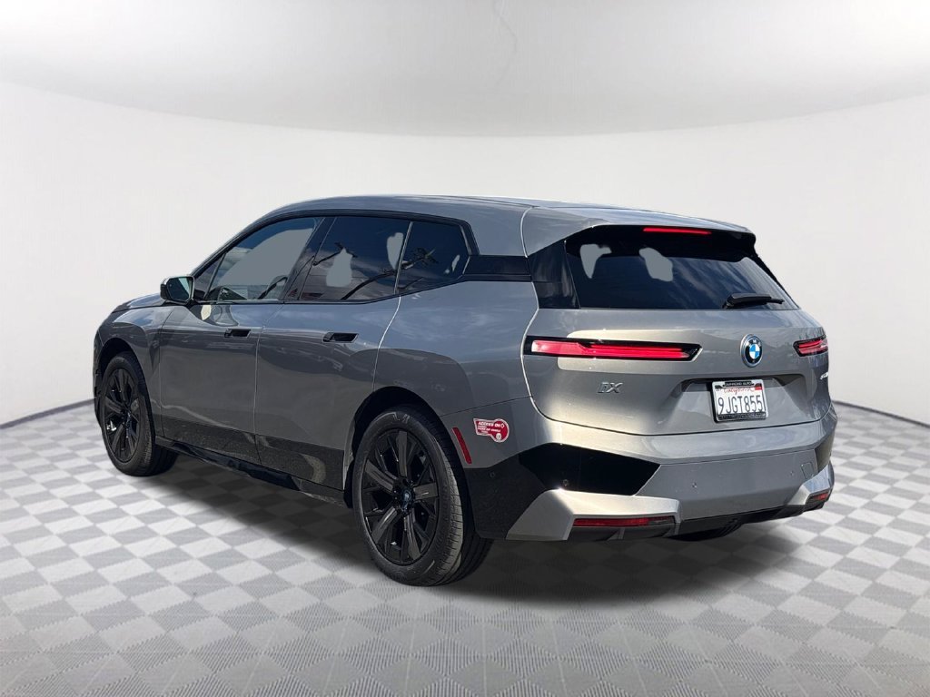 Used 2024 Gray BMW xDrive50 image 4