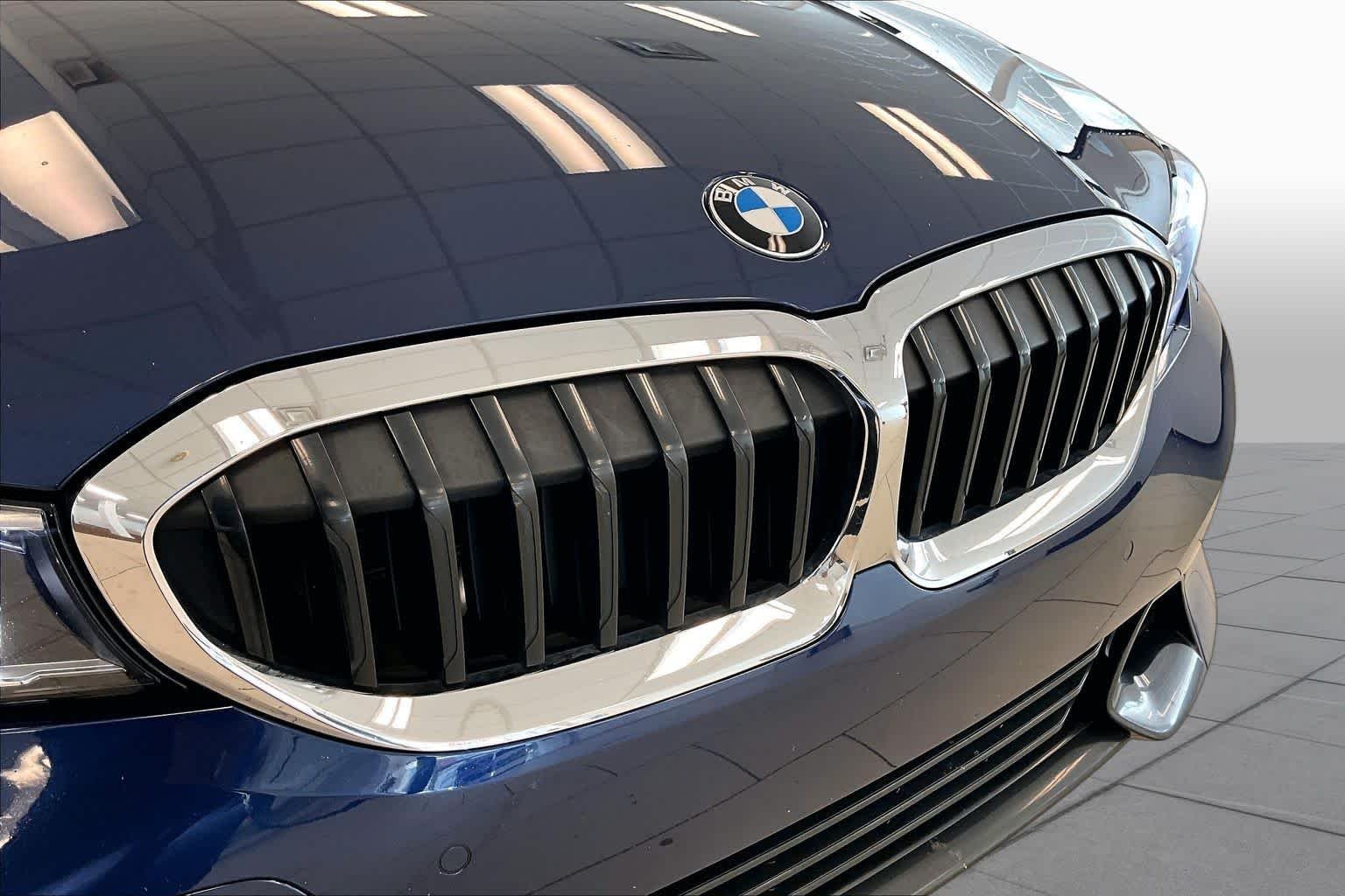 Used 2020 Mediterranean Blue Metallic BMW 330i image 27