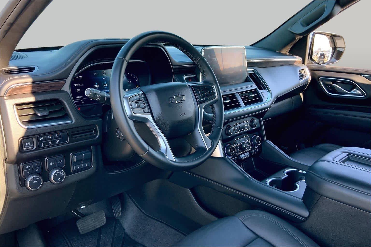 Used 2023 Iridescent Pearl Tricoat Chevrolet Z71 image 17