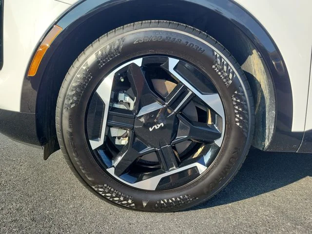 Certified Used 2026 White Kia SX image 8