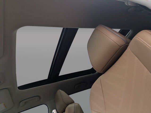 Used 2025 White INFINITI LUXE image 22