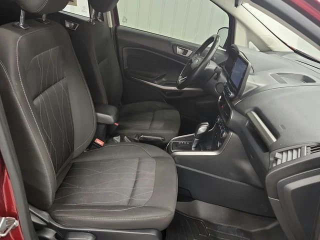 Used 2020 Red Ford SE image 27