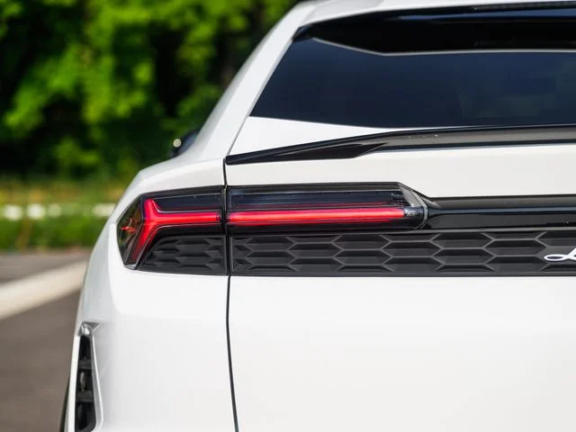 Used 2025  Lamborghini SE image 77