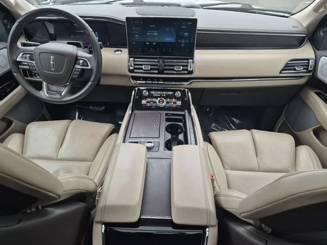 Used 2024 White Lincoln Reserve image 32