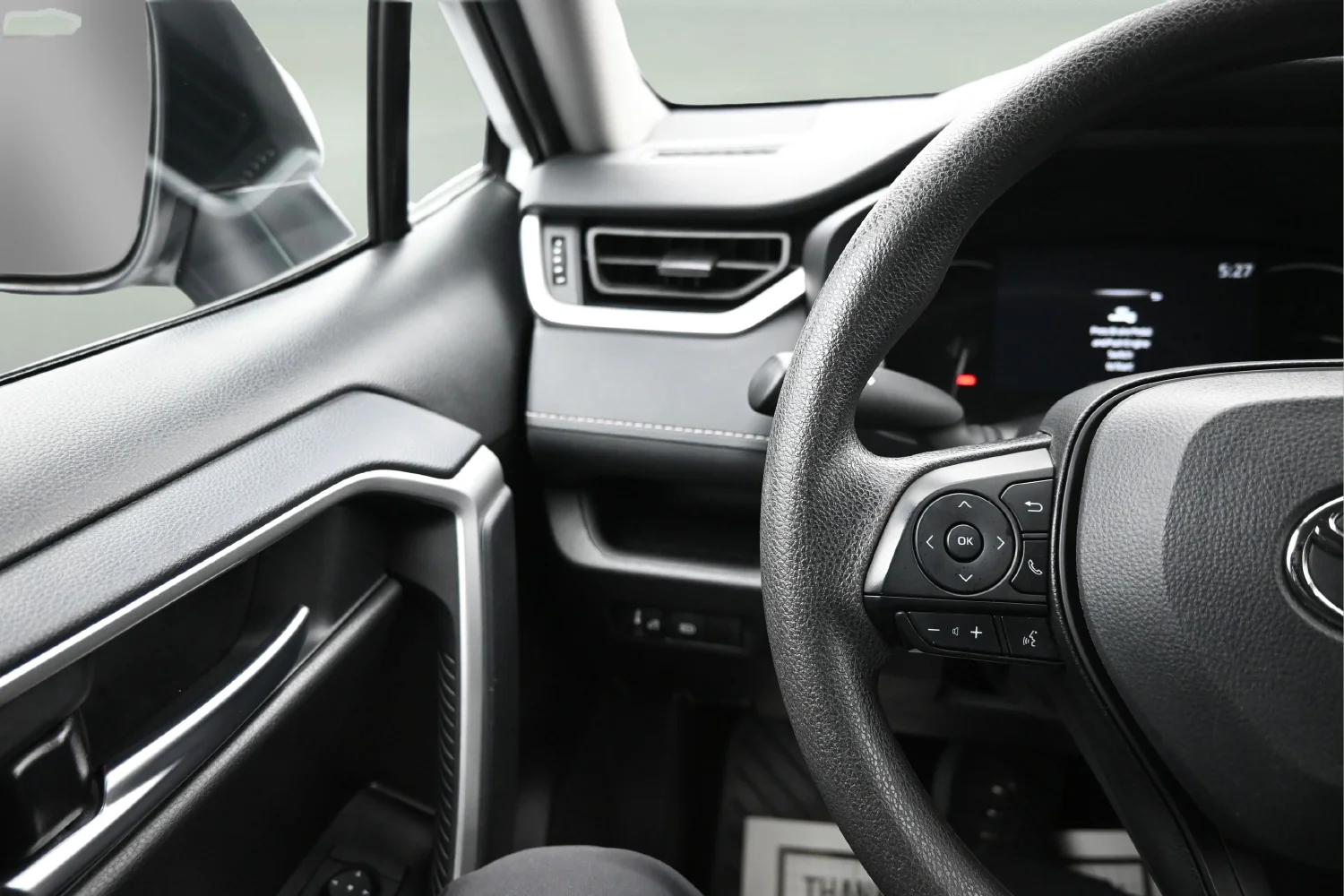 Used 2025 White Toyota XLE image 13