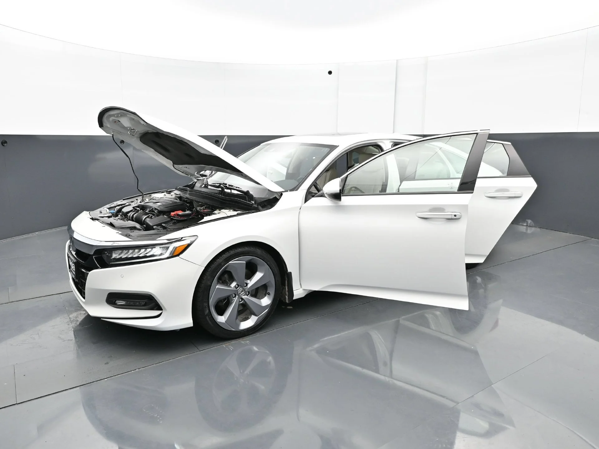 Used 2019 White Honda Touring 2.0T Auto image 35
