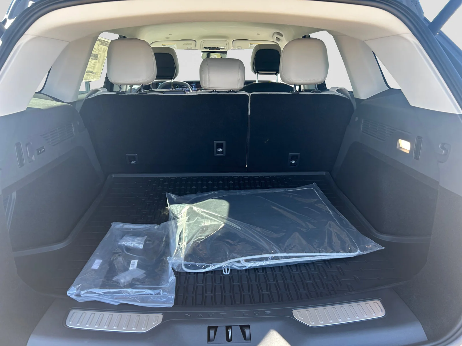 New 2026 Whisper Blue Metallic Clearcoat Lincoln Premiere image 10