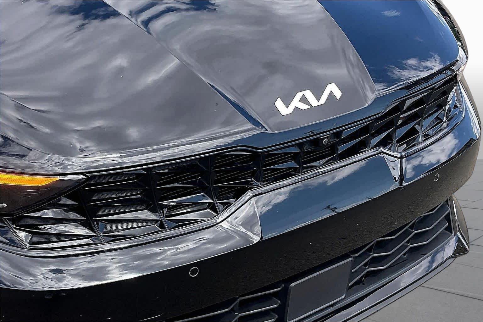 Used 2025 Aurora Black Pearl Kia EX image 28
