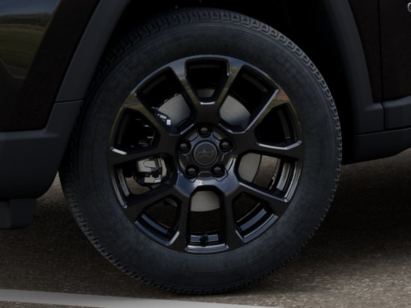 New 2026 Diamond Black Crystal Pearlcoat Jeep Latitude Altitude image 34