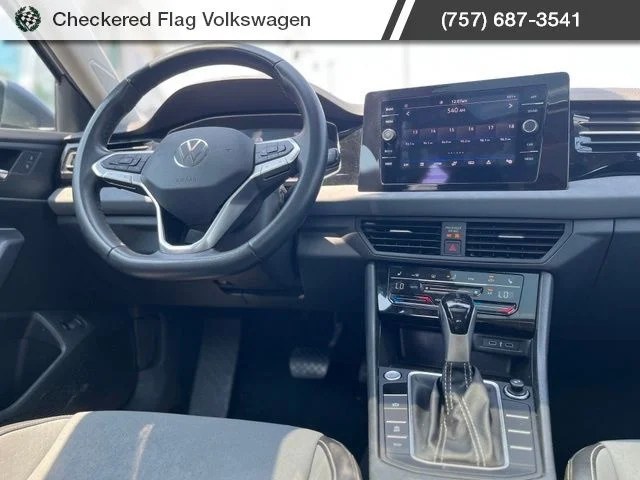Used 2025 Platinum Gray Metallic Volkswagen 1.5T SE image 29