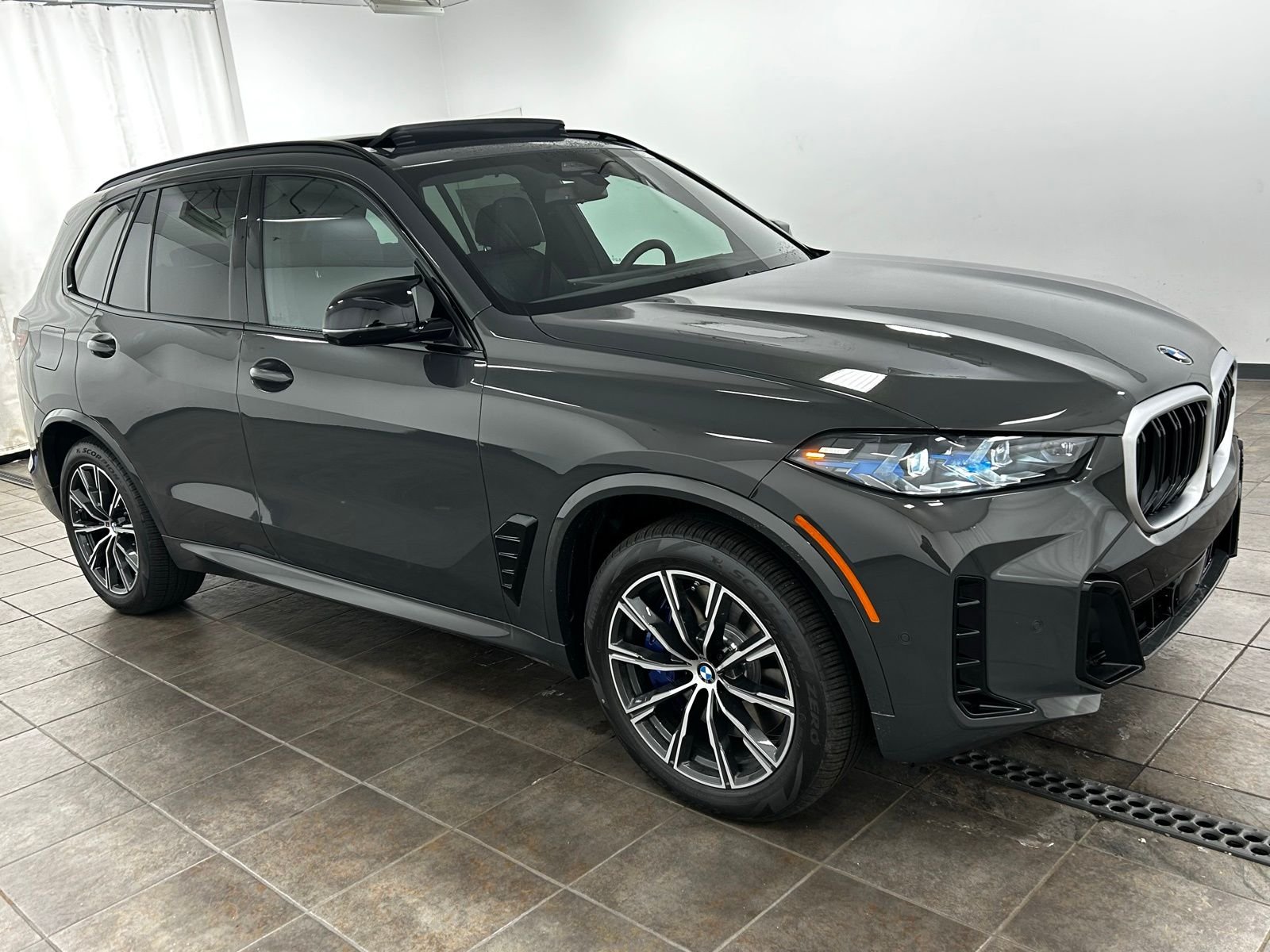 New 2026 Dravit Grey Metallic BMW M60i image 6