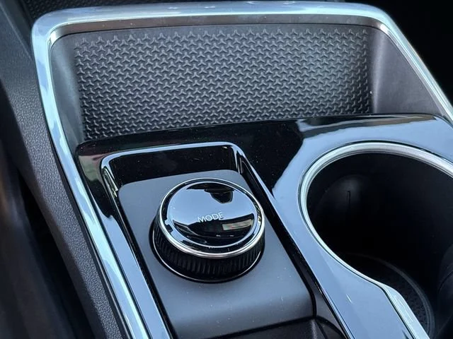 2027 Chevrolet Equinox LT - Photo 17