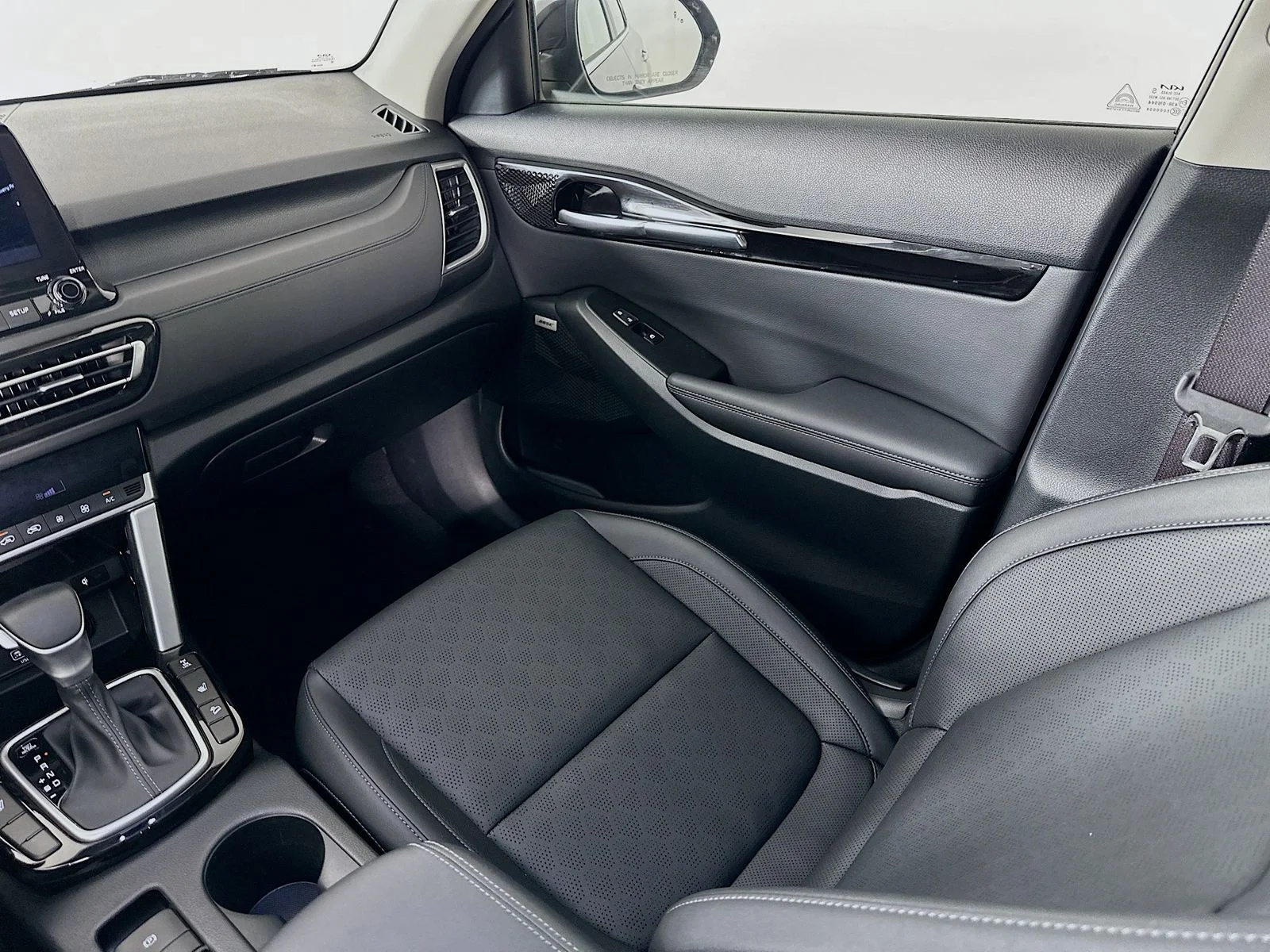 Used 2023 Black Kia  image 24