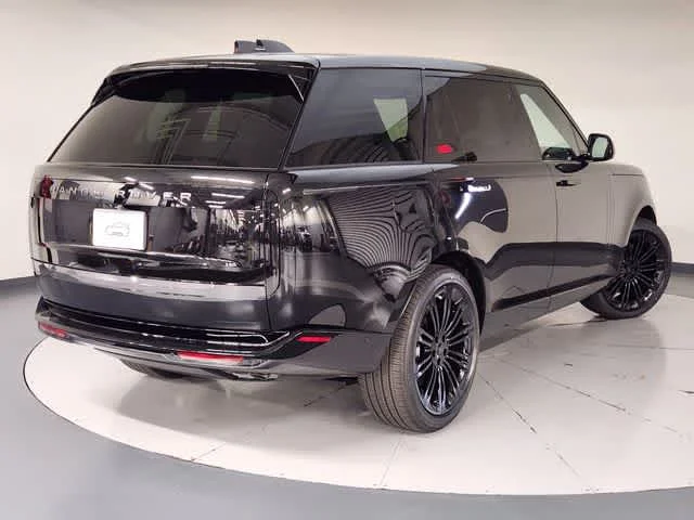 New 2026 Santorini Black Metallic Land Rover SE - P530 LWB 7 Seat image 2