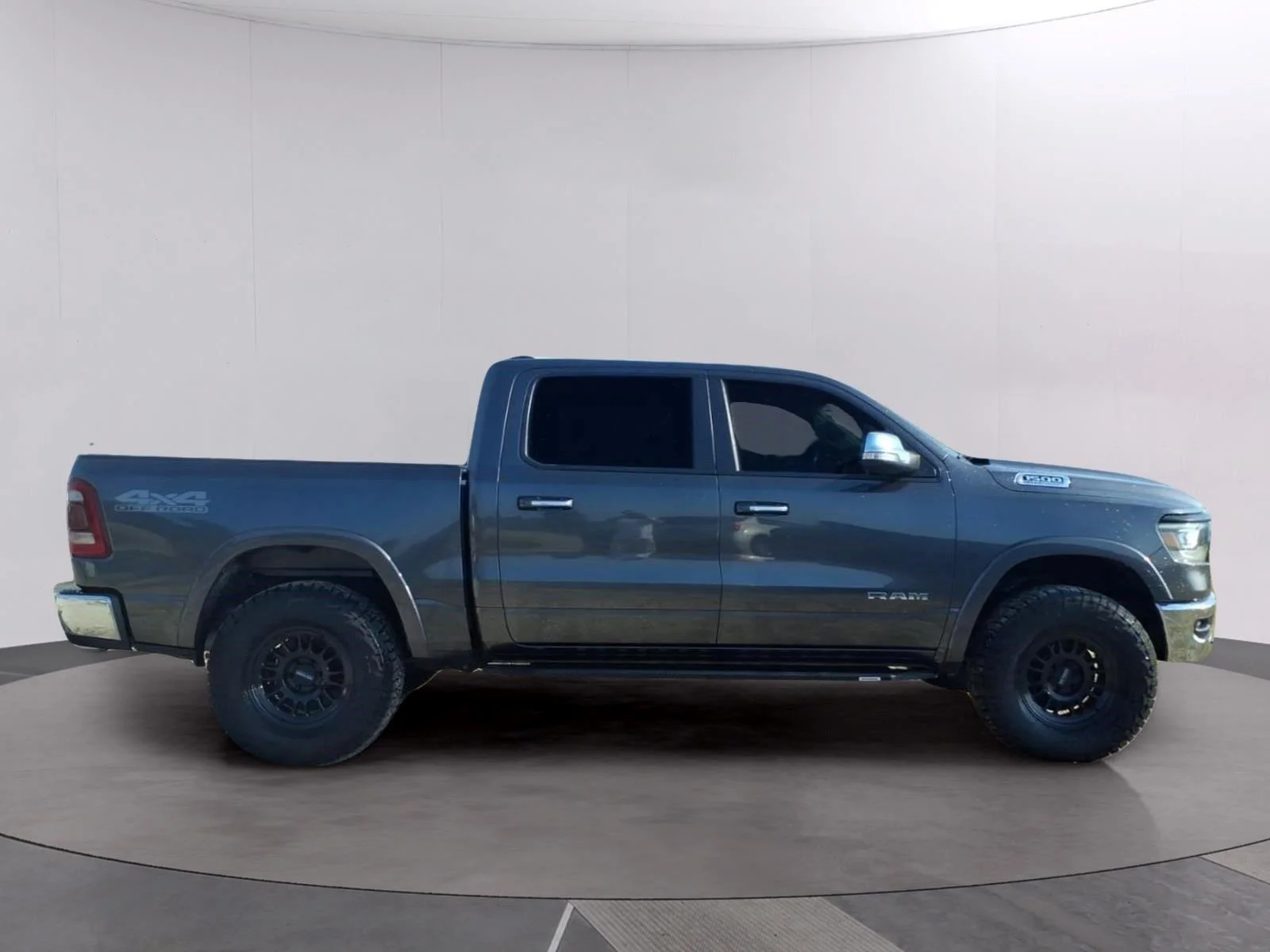 Used 2021 Granite Crystal Metallic Clearcoat Ram Laramie image 6