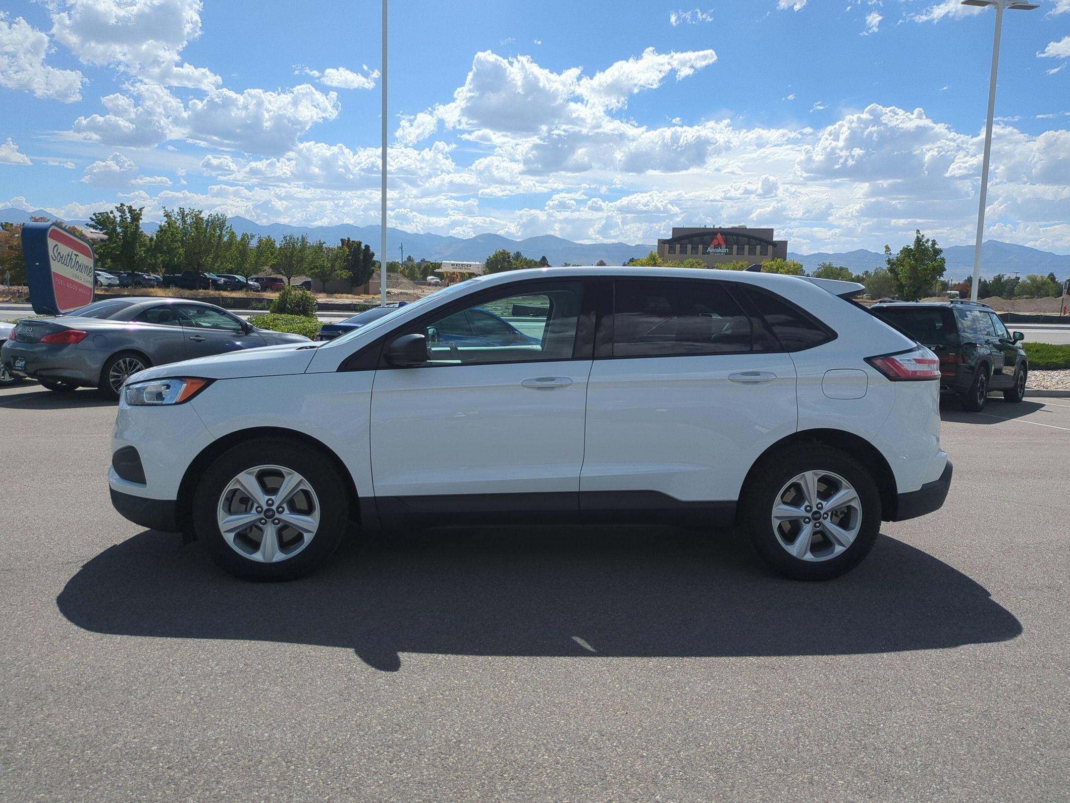 Used 2022 Oxford White Ford SE image 7