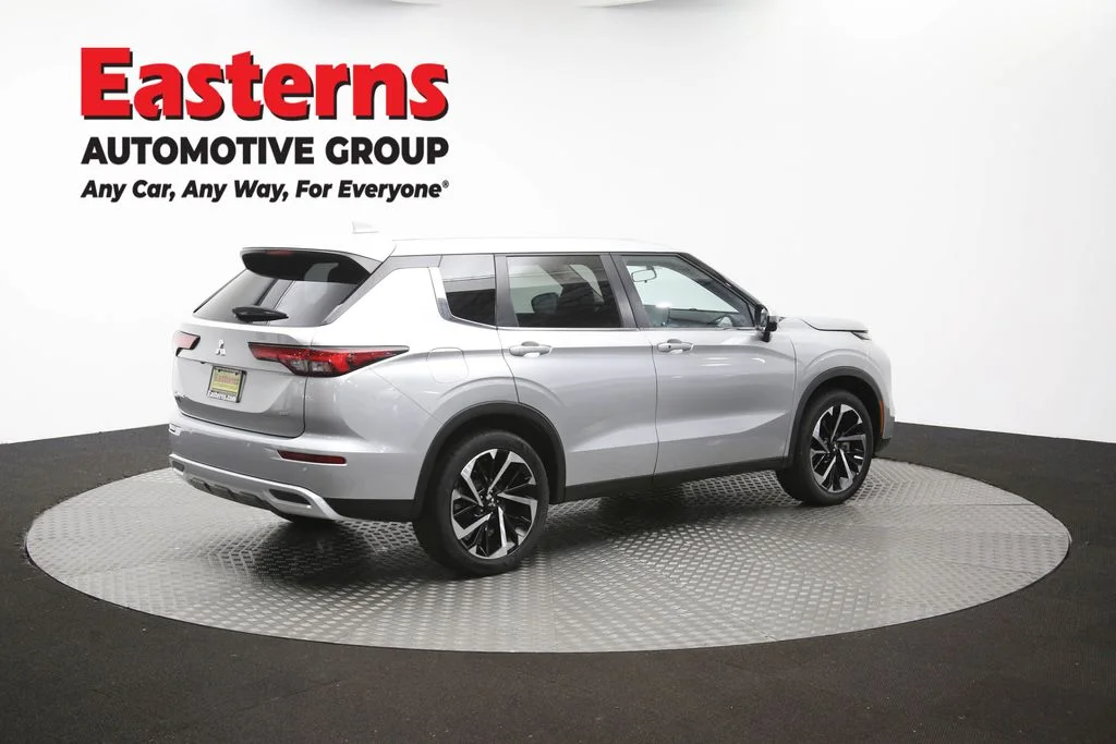 Used 2024 Silver Mitsubishi SE image 42