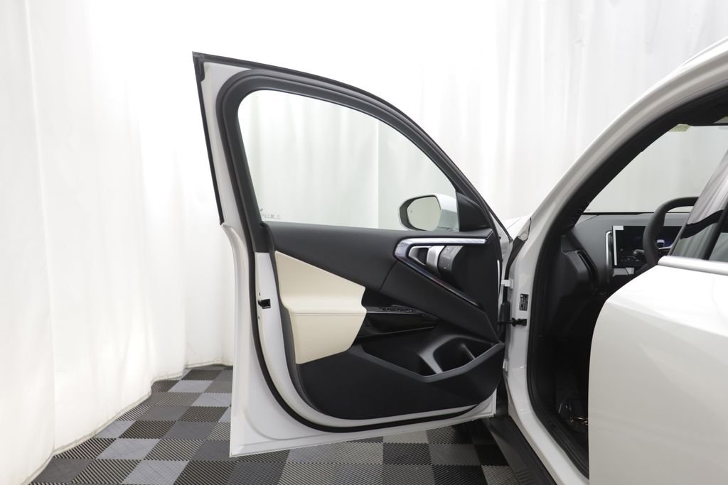 New 2026 Mineral White Metallic BMW 30 xDrive image 5