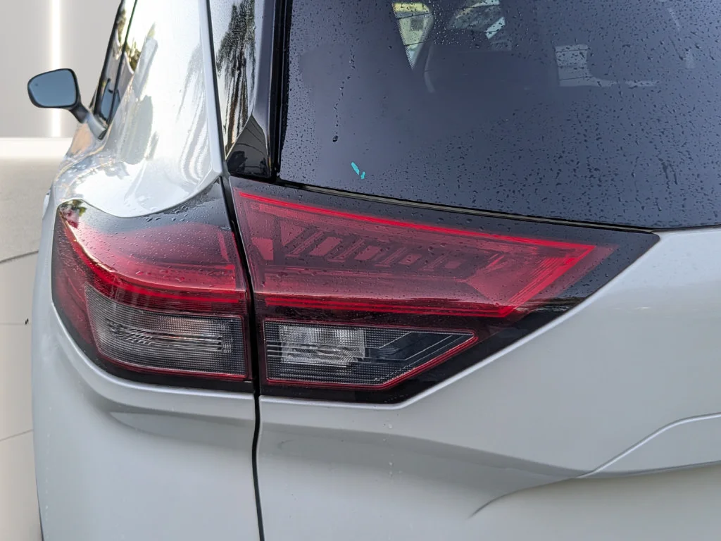 Used 2021 White Nissan SV image 9