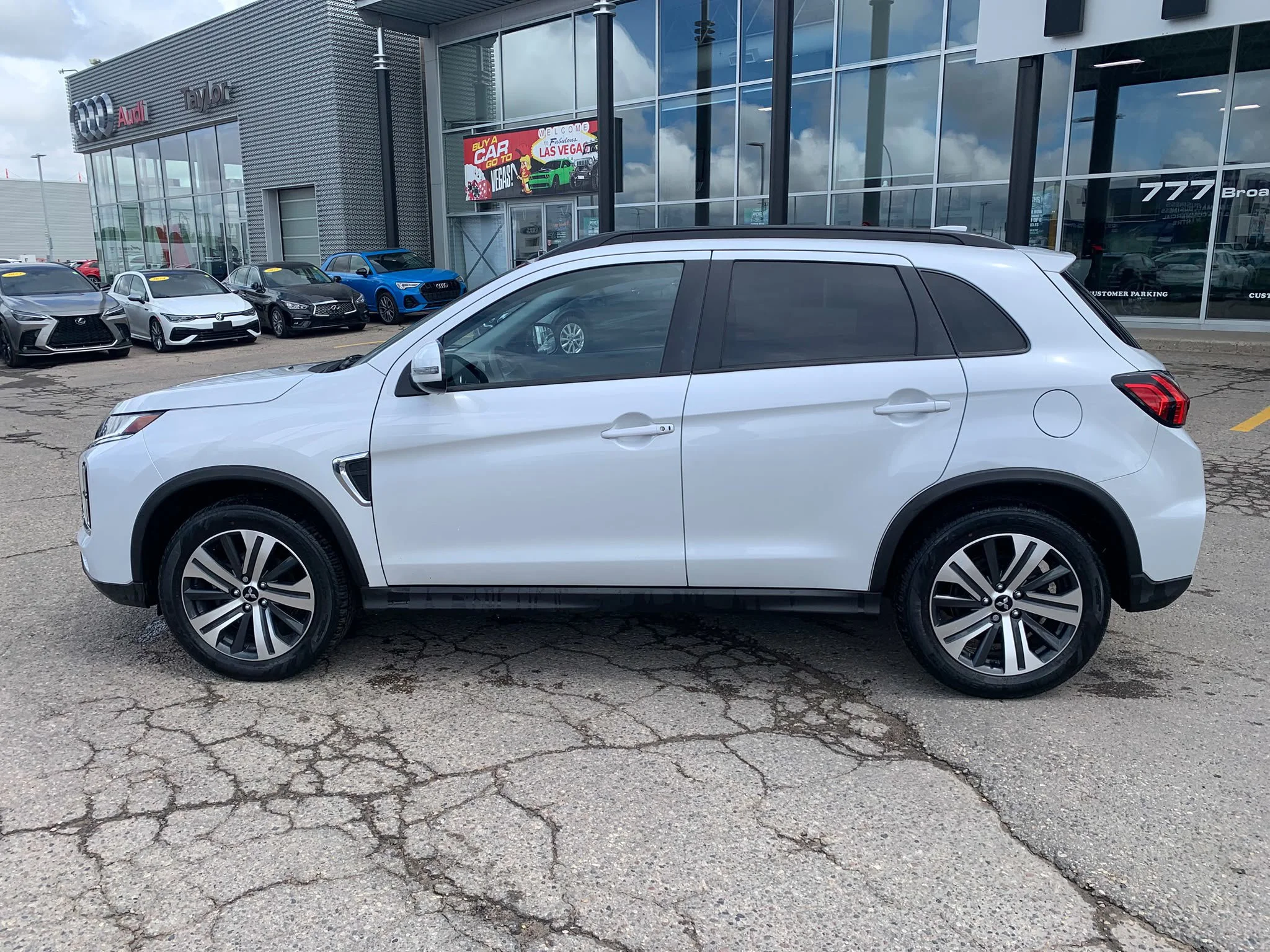 Certified Used 2022 White Diamond Mitsubishi SE AWD*White Diamond | Htd Premium Seats | Htd Steering Wheel | Park Assist | Roof Rails | CarPlay image 10