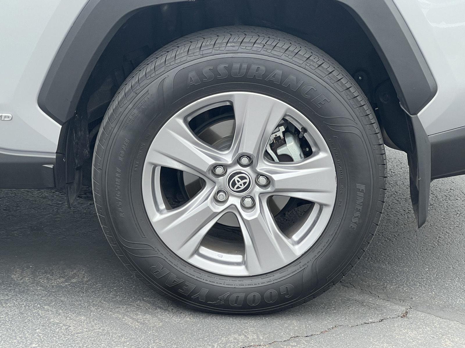 Used 2024 Silver Sky Metallic Toyota XLE image 14