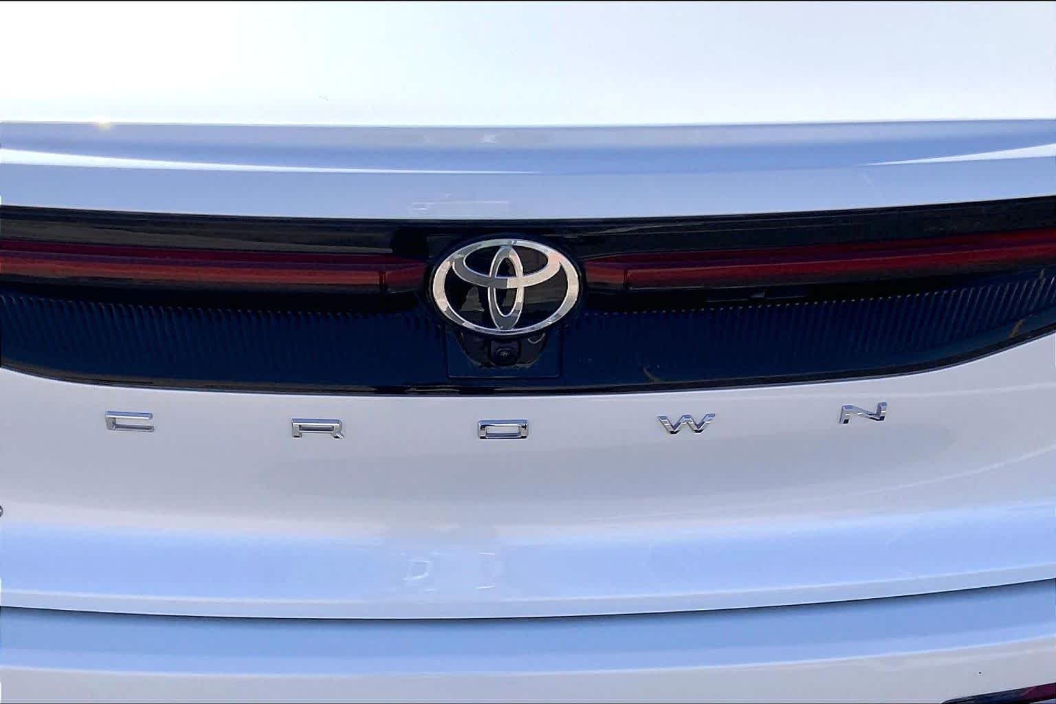 2026 Toyota Crown XLE - Photo 10