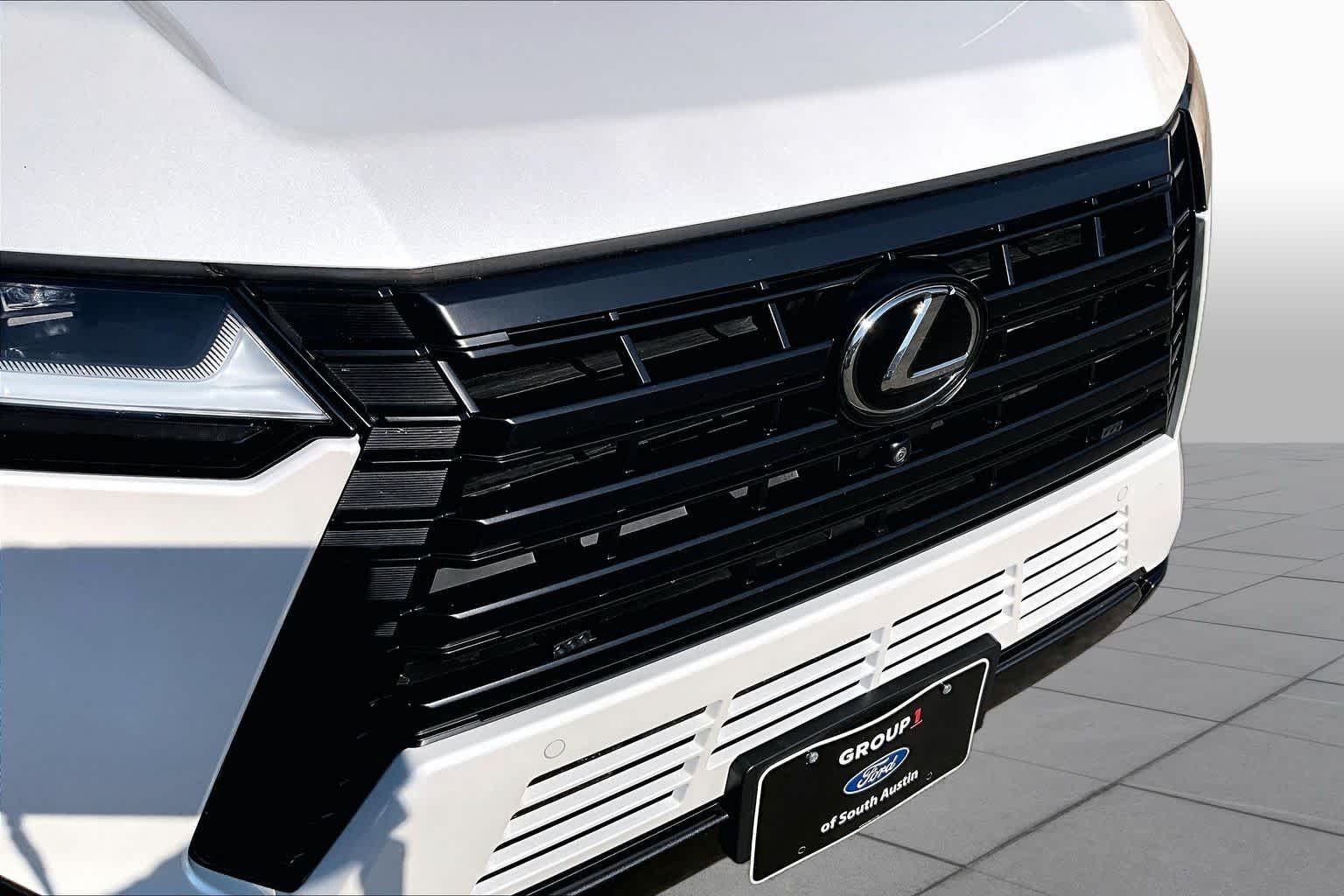 Used 2025 Eminent White Pearl Lexus Premium+ image 30