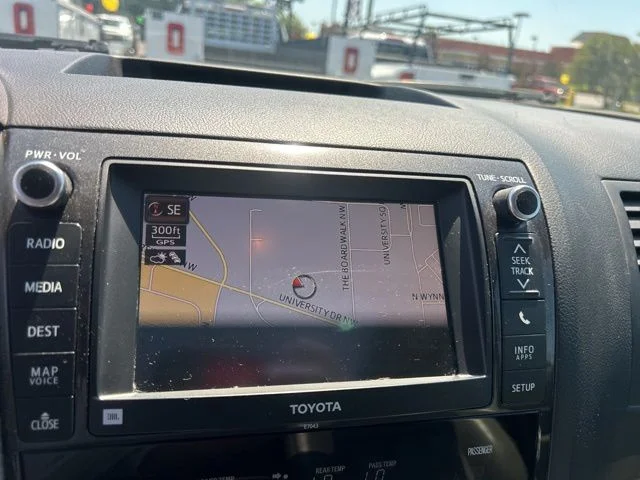 Used 2013 White Toyota Platinum image 21