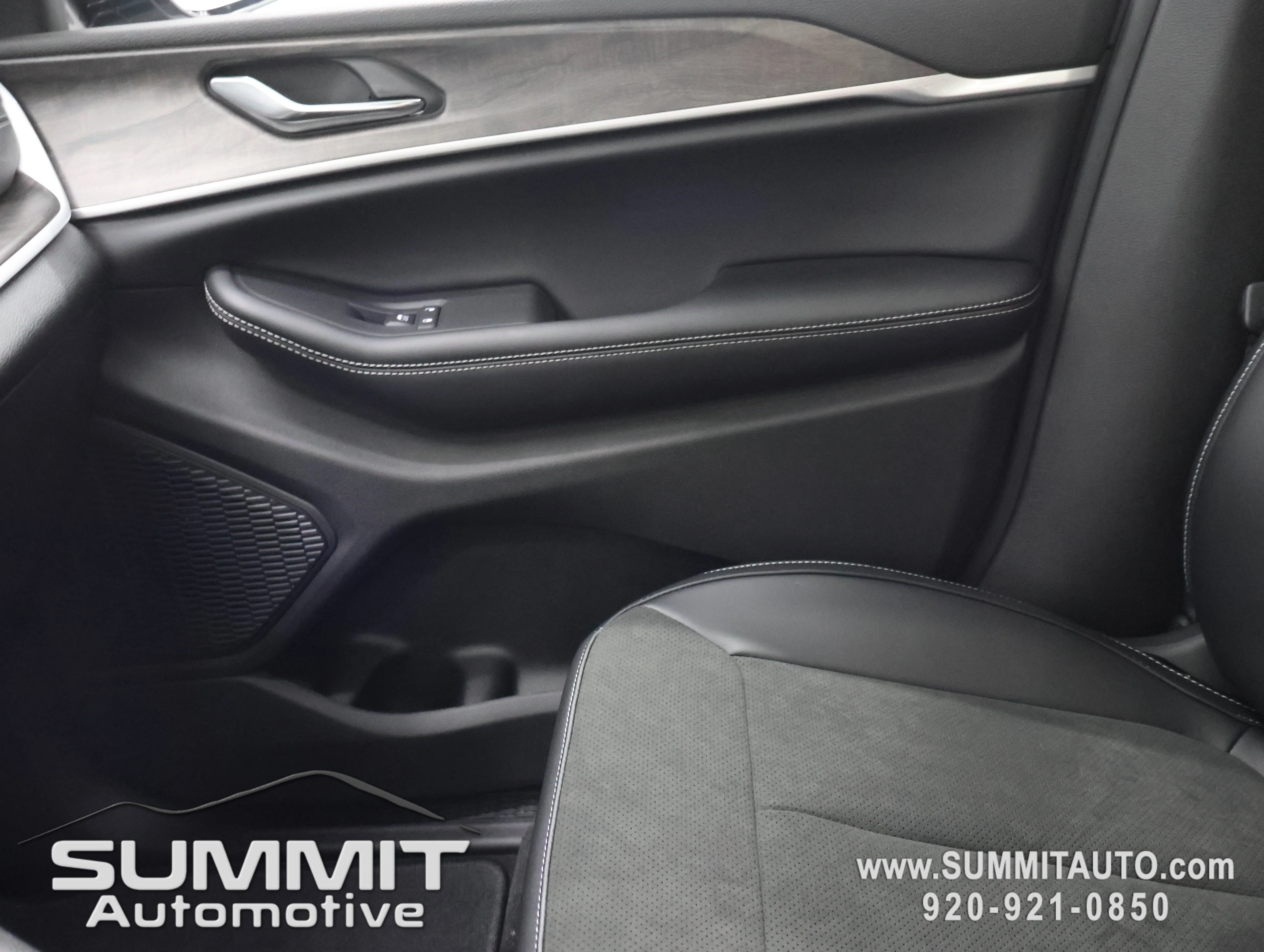 New 2026 Baltic Gray Metallic Clearcoat Jeep Altitude image 14