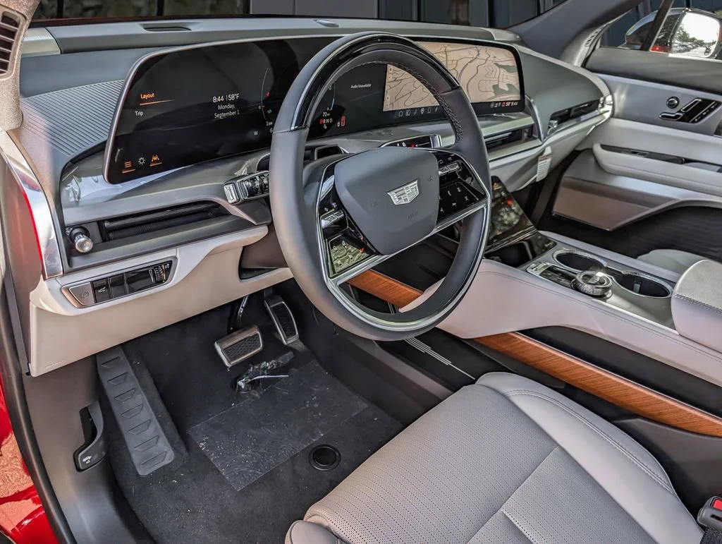 2026 Cadillac VISTIQ Sport - Photo 8
