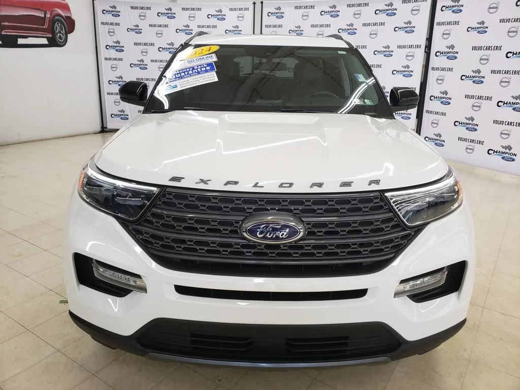 Certified Used 2024 White Metallic Ford XLT image 2