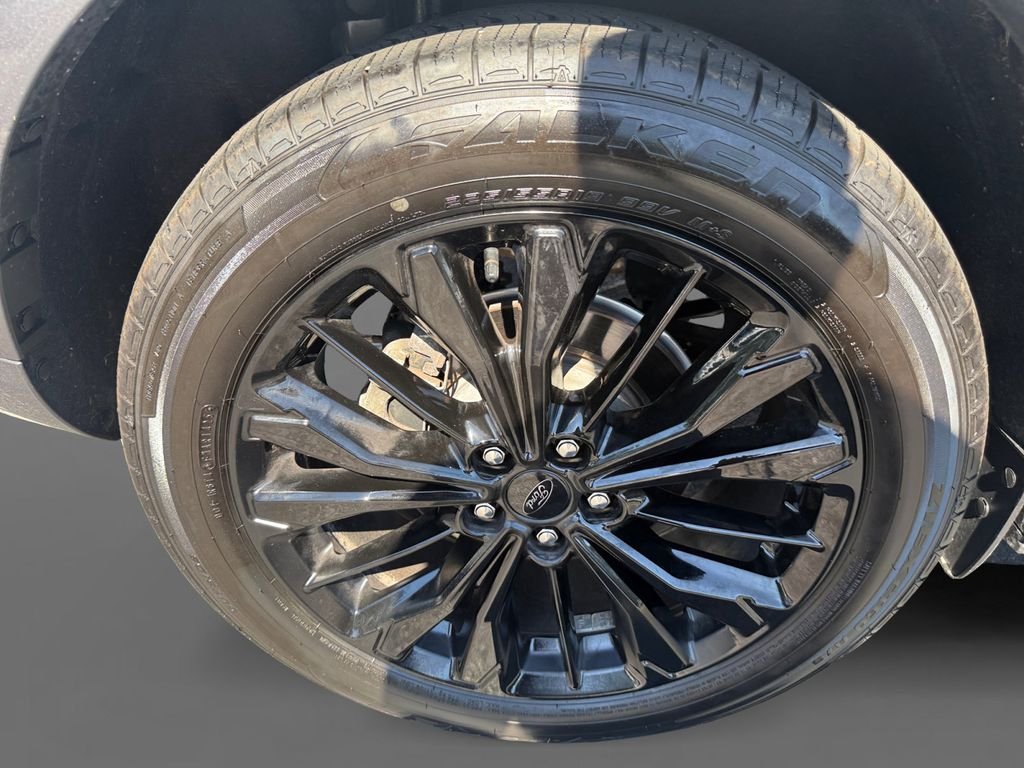 Used 2024 Gray Ford ST-Line Elite image 10