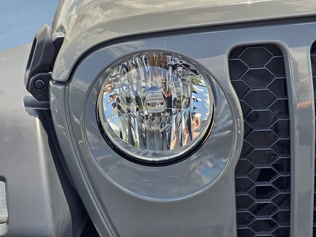 Used 2023 Sting-gray Clearc Jeep Sport image 4