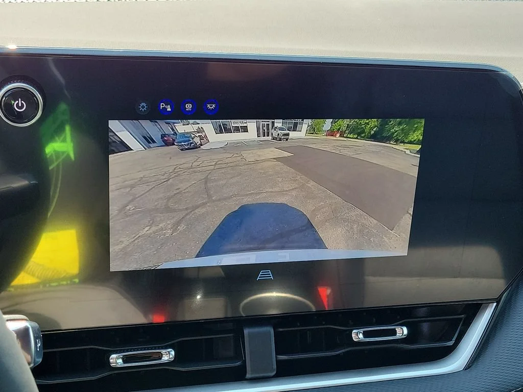New 2027 Summit White Chevrolet LT image 15