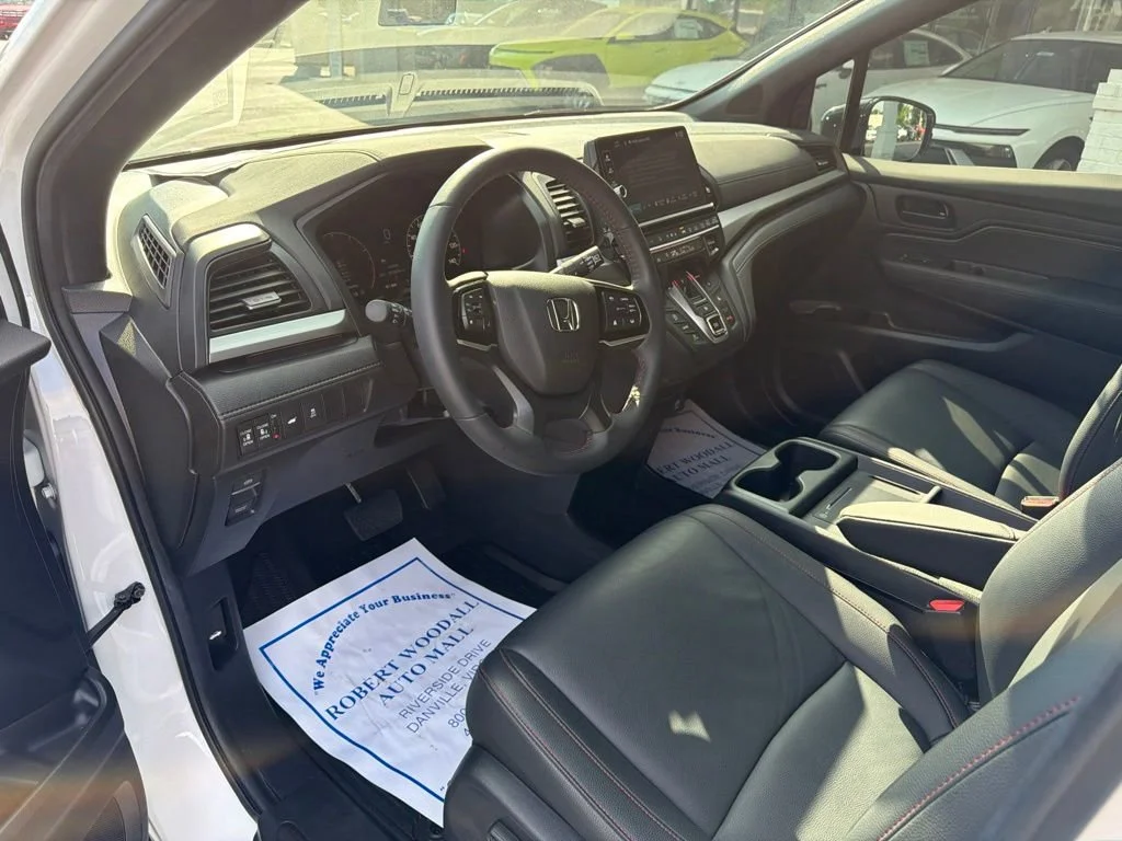 Used 2025 Platinum White Pearl Honda Sport-L image 11