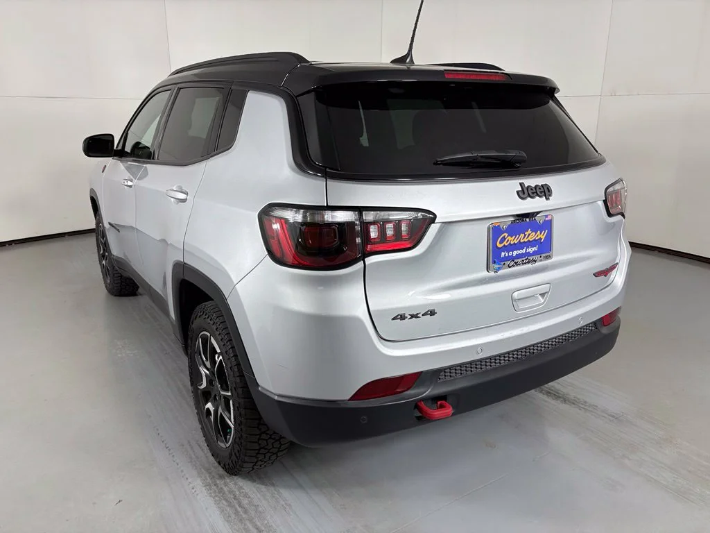 Used 2025 Silver Jeep Trailhawk image 6