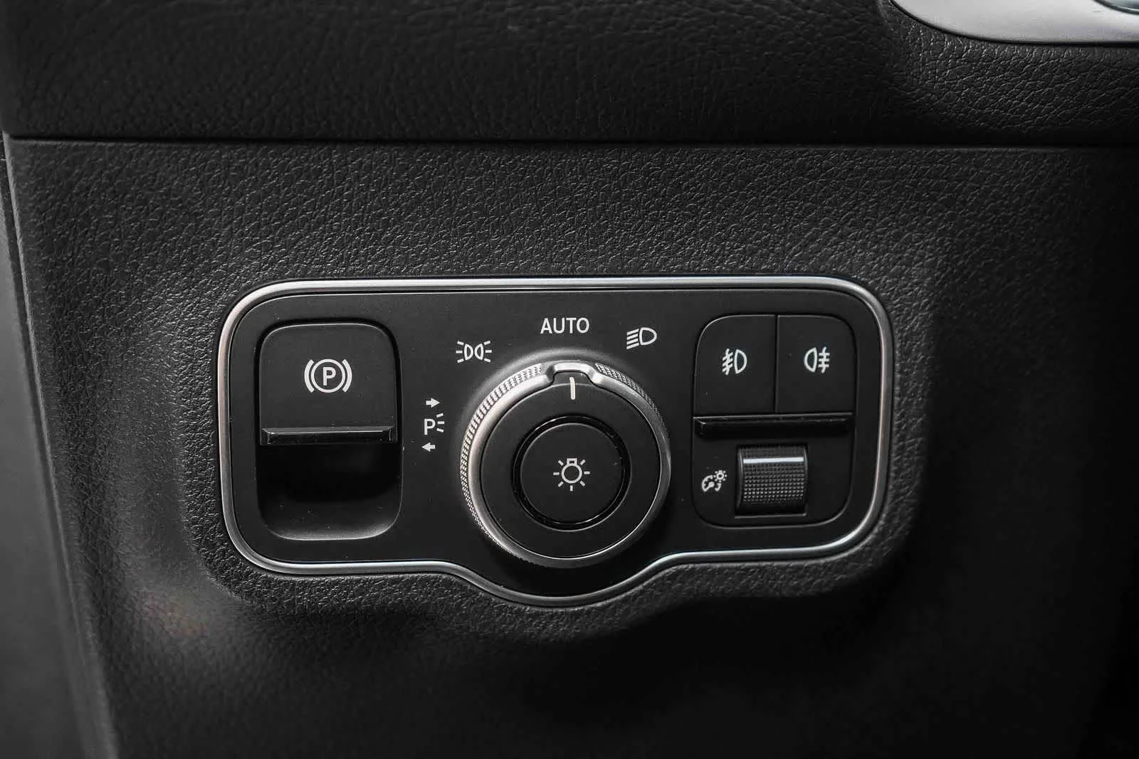 New 2026 Polar White Mercedes-Benz GLB 250 image 68