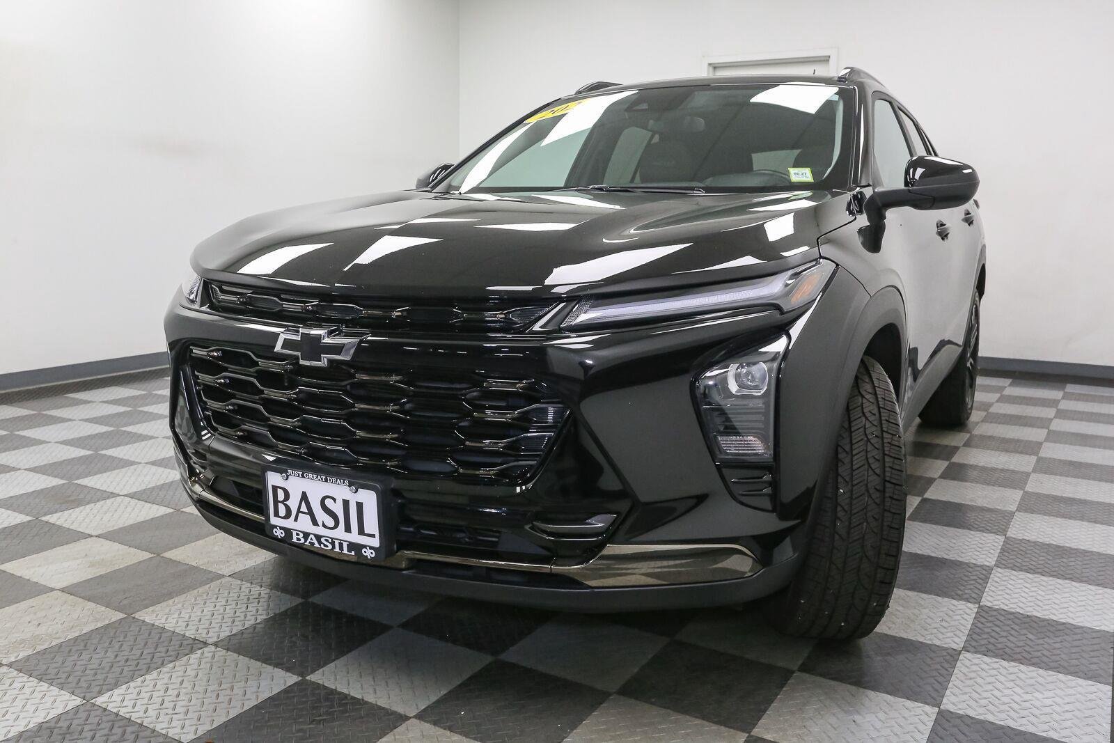 Used 2025 Mosaic Black Metallic Chevrolet ACTIV image 4
