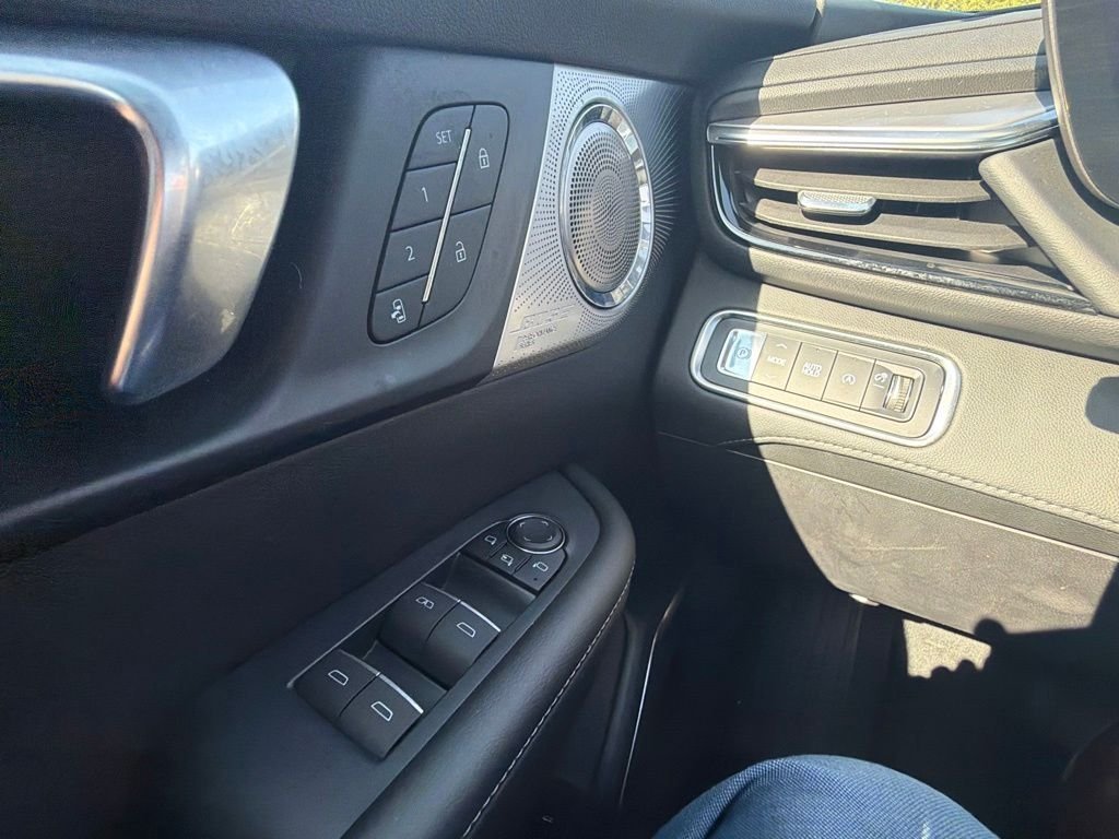 Used 2025 Red Buick Avenir image 15