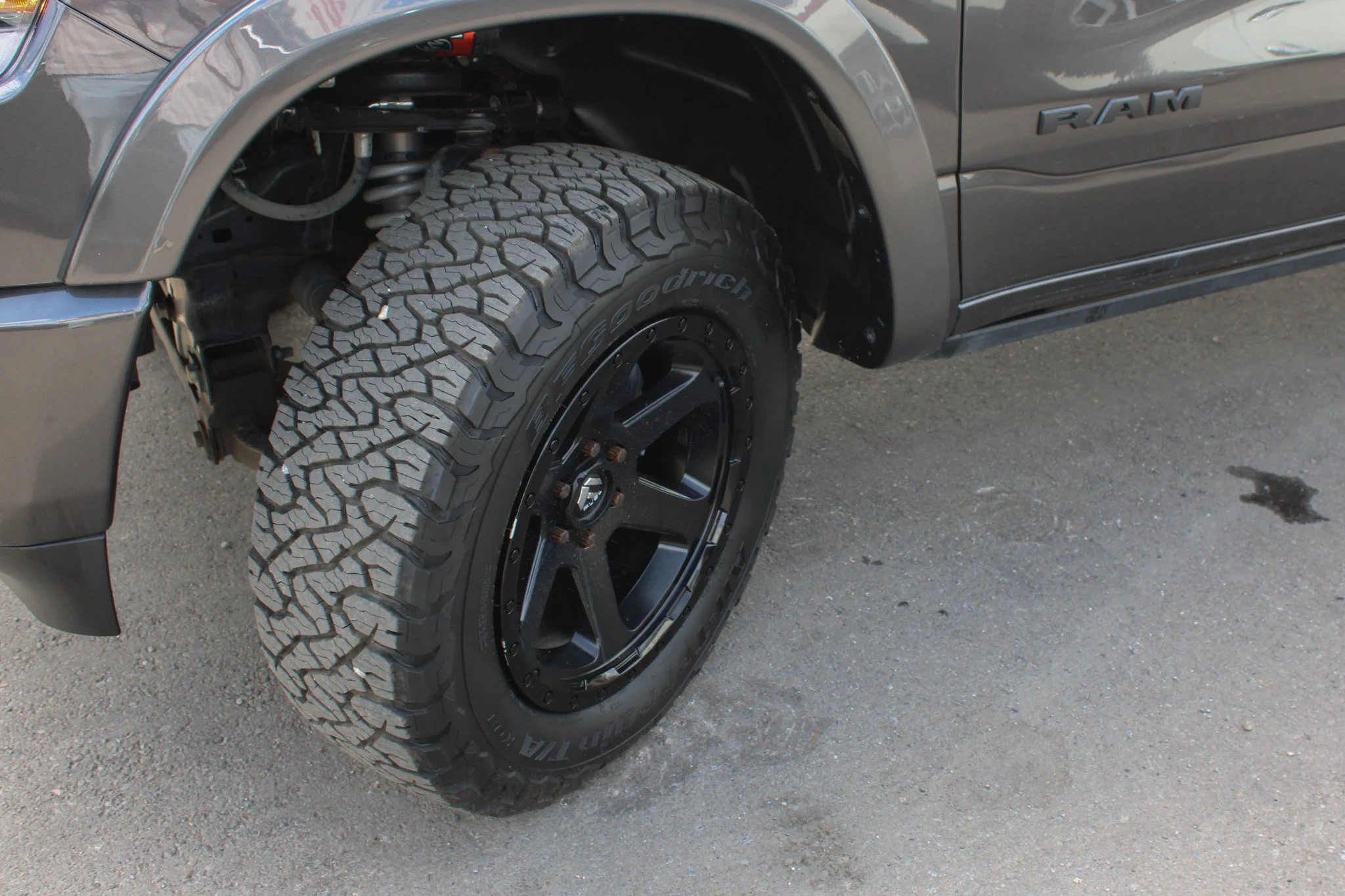 Used 2024 Grey RAM Laramie* Night Crew Cab 4x4 | Lifted | FOX Suspension | Fuel Rims|Heated & Ventilated Seats| image 23