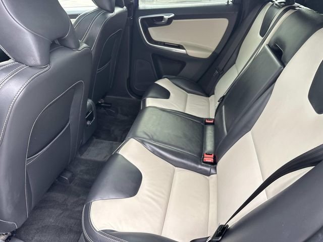 Used 2015 Blue Volvo T6 image 16