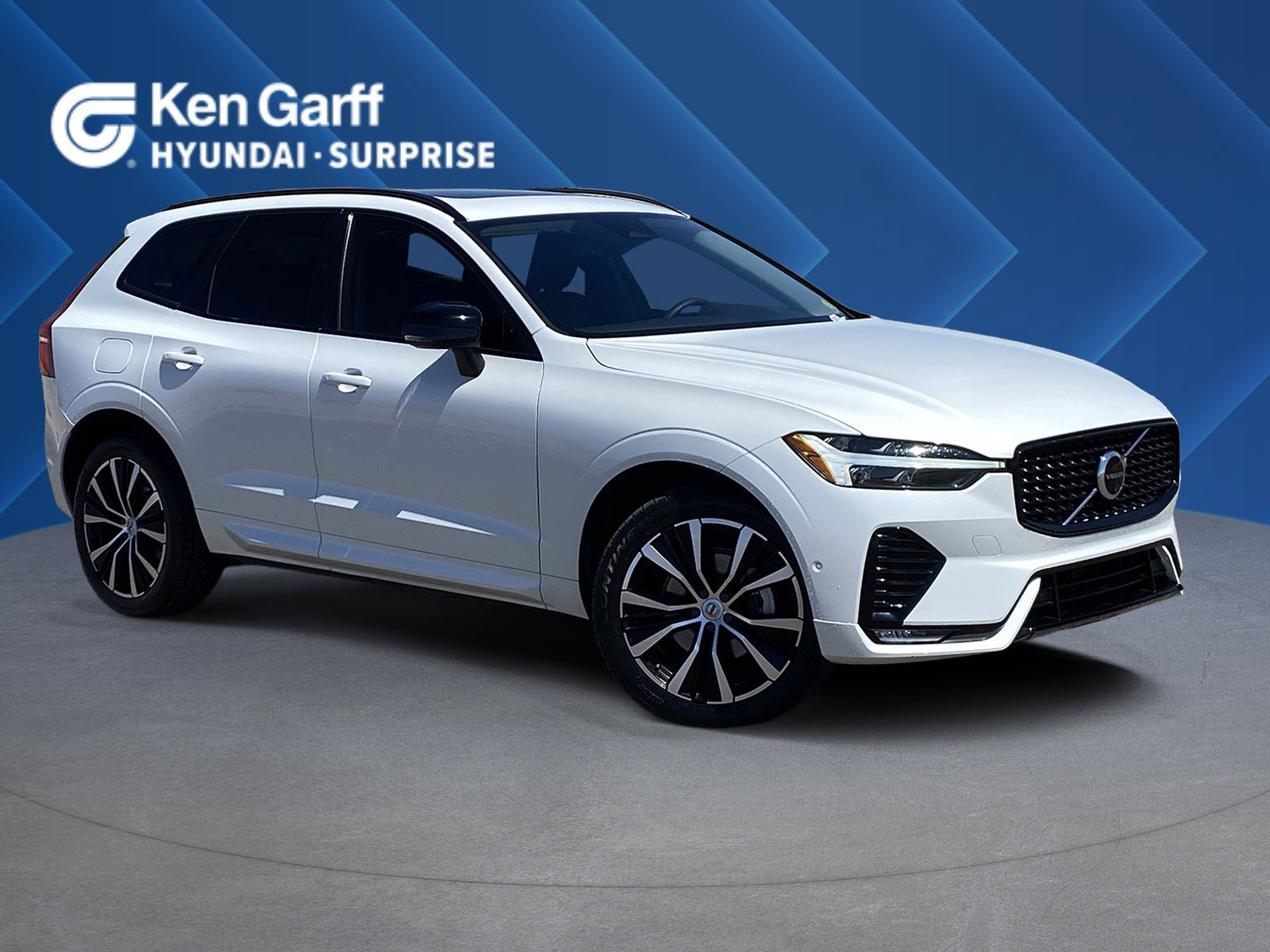 2023 Volvo XC60 B5 Plus Dark Theme AWD's photo