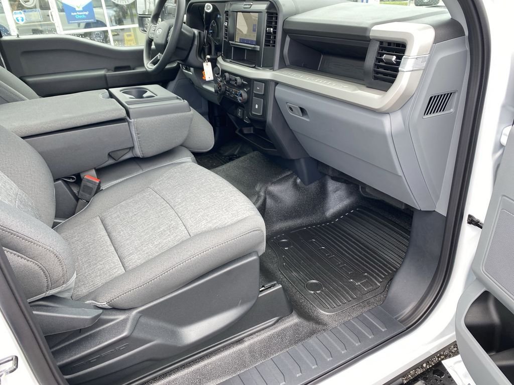 New 2025 Oxford White Ford F-350® XL image 29