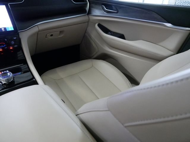 Certified Used 2025 Metallic Jeep Limited image 14