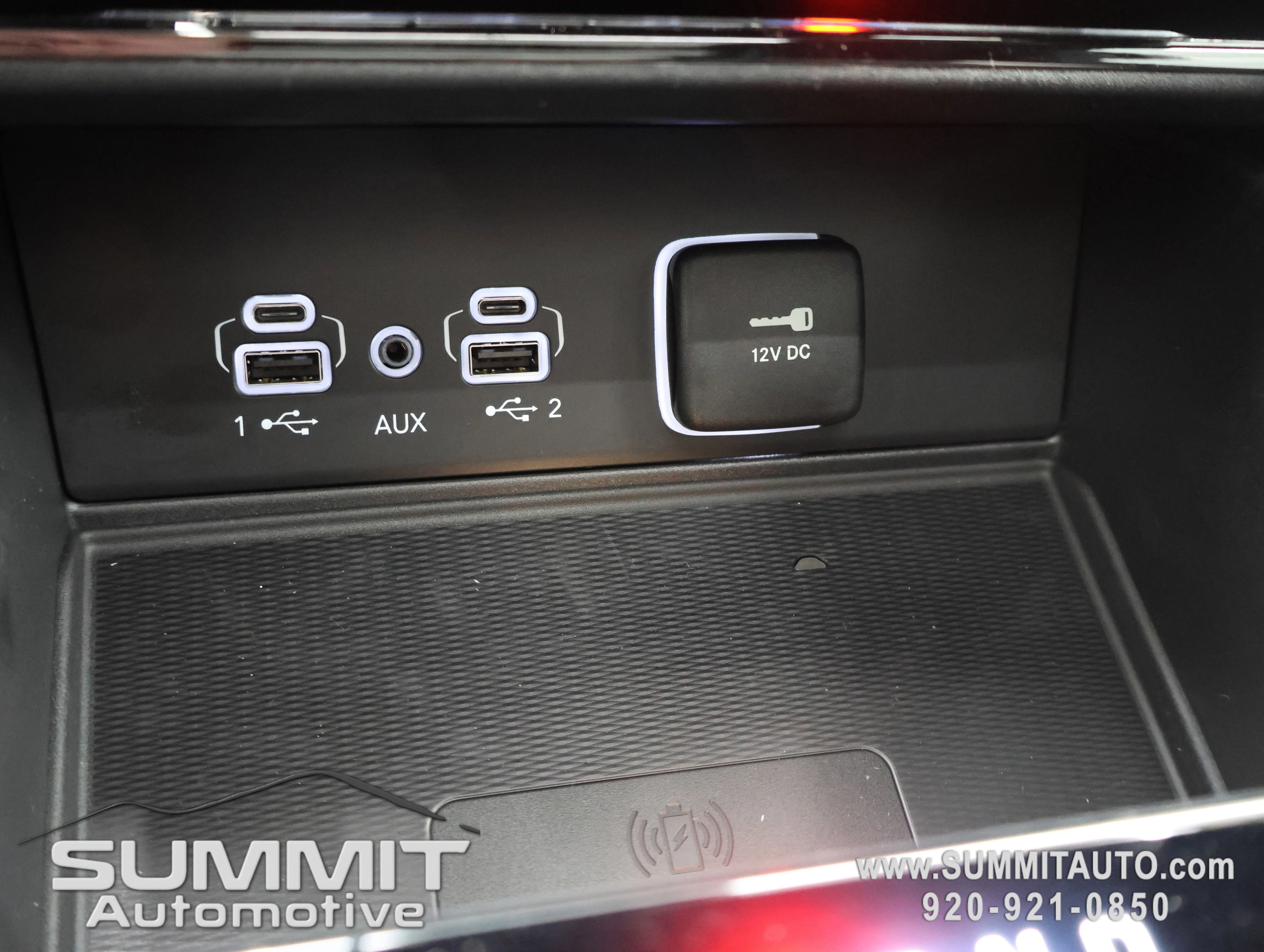 New 2025 Diamond Black Crystal Pearl-Coat Exterior Paint Jeep Limited image 50