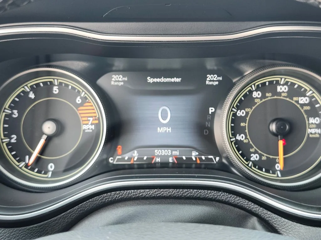 Used 2023 Gray Jeep Altitude image 31