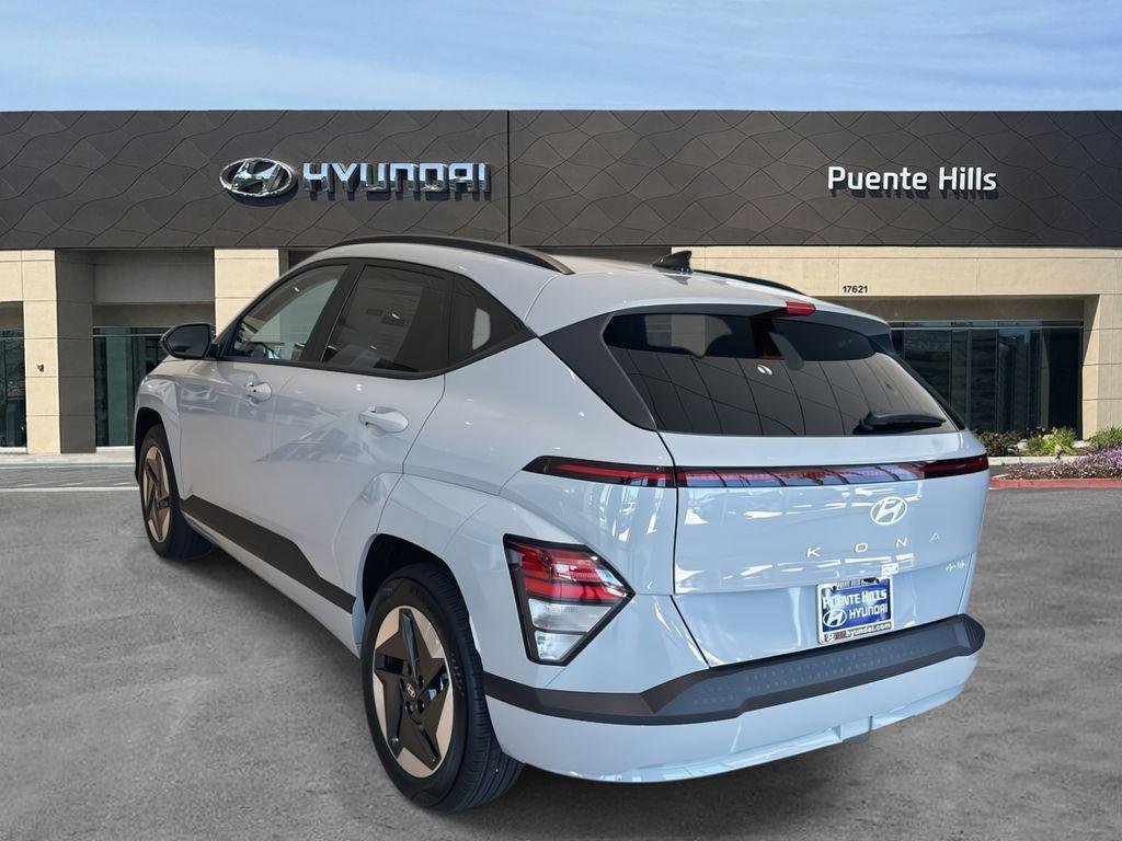 New 2025 Gray Hyundai SEL image 3