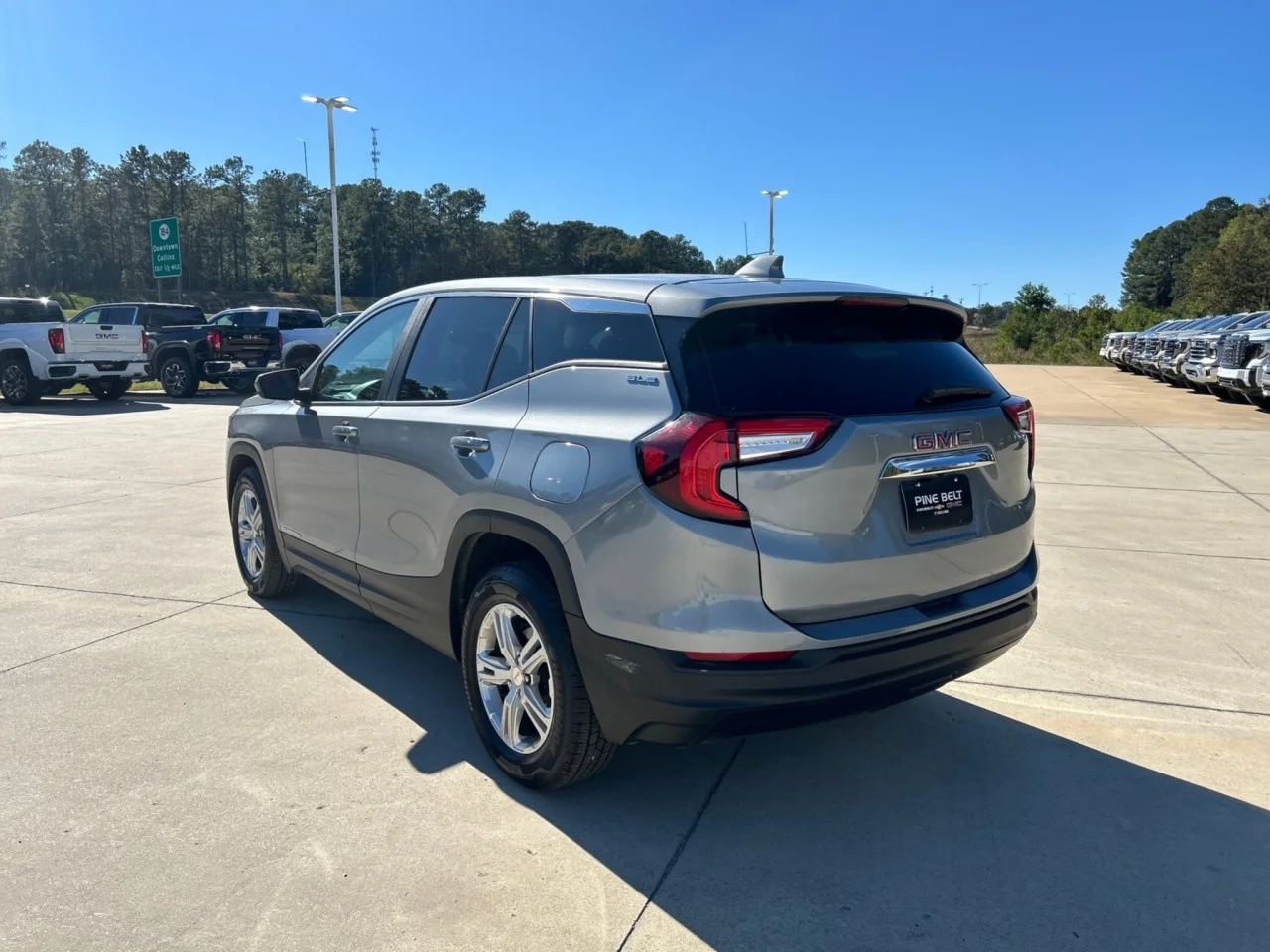 Used 2024 Sterling Metallic GMC SLE image 5